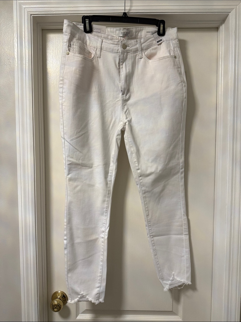 Judy Blue White Skinny Jeans with Raw Hem